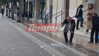 Πάτρα: Το θορυβώδες έθιμο του Μεγάλου Σαββάτου στην πρώτη Ανάσταση (Εικόνες - Βίντεο)