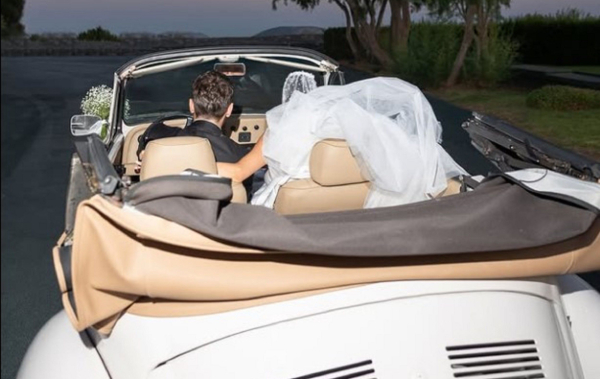 Ο Κωνσταντίνος Αργυρός και η Αλεξάνδρα Νίκα βαφτίζουν το γιο τους με αέρα Μυκόνου