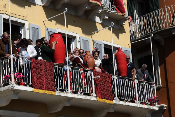 Κέρκυρα: Έσπασαν μπότηδες παρά τον κορονοϊό