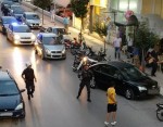 Εικόνες ντοκουμέντο από την επίθεση με μαχαίρι κατά αστυνομικού στην Καλαμάτα