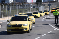 Απεργία διαρκείας από αύριο το πρωί τα ταξί