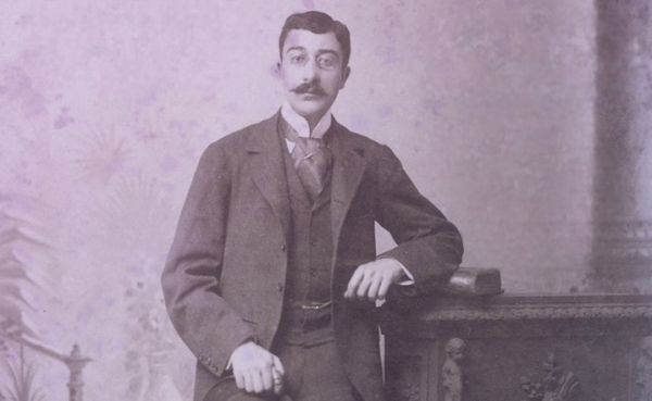 Ο Κ. Π. Καβάφης όπως δεν τον γνωρίσαμε ποτέ: Η πρώτη εκτενής βιογραφία του ποιητή εδώ και 50 χρόνια