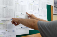 Πανελλήνιες 2024: Ο αριστούχος μπαμπάς δυο παιδιών που σάρωσε με 18.450 μόρια