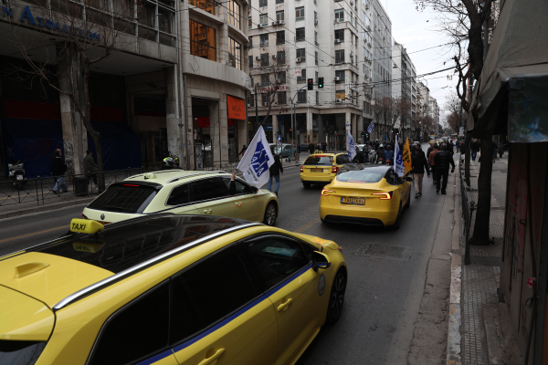 Χωρίς ταξί και σήμερα η Αττική - Κυκλοφορούν κανονικά στην περιφέρεια