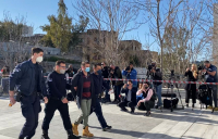 Συνεχίζεται η δίκη του 39χρονου προπονητή ιστιοπλοΐας που κατηγορείται για βιασμό 11χρονης αθλήτριας (βίντεο)