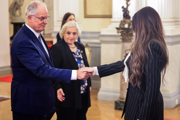 Αναχώρηση χωρίς... αντίο για την Κίμπερλι Γκίλφοϊλ: «Δεν υπάρχουν σχέδια από τον ΠτΔ για τον καθιερωμένο αποχαιρετισμό»