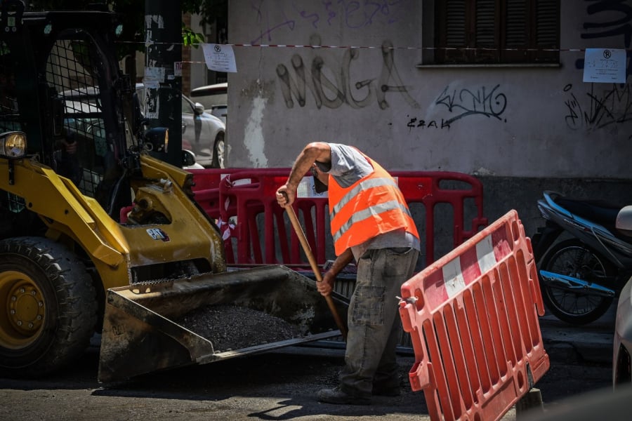 Καύσωνας - Nέα μέτρα για του εργαζομένους (25/7): Παύση εργασίας από 12:00 έως 17:00, οι περιοχές