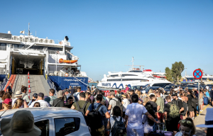 Κορυφώνεται η έξοδος του Αυγούστου: Χιλιάδες εγκαταλείπουν τις πόλεις για τα νησιά
