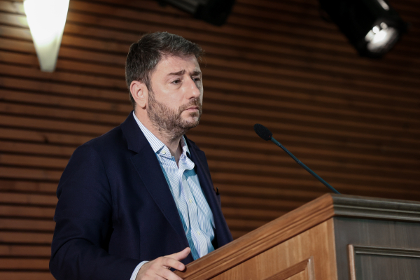 Ανδρουλάκης: «Παρατηρούμε μια συμφωνία Τσίπρα-Μητσοτάκη στην επιβολή πλαφόν στη ρήτρα αναπροσαρμογής»