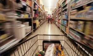 Εκπρόσωποι λιανεμπορίου: Οι διαθέσιμες ποσότητες τροφίμων στην αγορά είναι επαρκείς