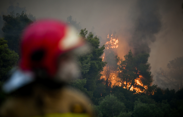 Υψηλός κίνδυνος πυρκαγιάς Δευτέρα 17/8: Δύσκολη ημέρα για Αττική και άλλες περιοχές