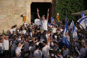 «Ο Θεός μας έδωσε αυτή την πόλη»: Ισραηλινοί εθνικιστές διαδήλωσαν για την Ημέρα της Ιερουσαλήμ (Εικόνες και Βίντεο)