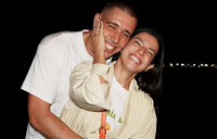 Στέλλα Πάσσαρη: Η συνέταιρος της Τούνη είπε το «ναι» και το γιόρτασαν στην παραλία