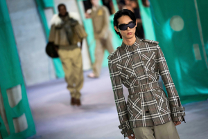 Ο οίκος Burberry κόβει το 1/5 του εργατικού δυναμικού του παγκοσμίως