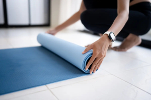 Πρωινή γυμναστική στο σπίτι για να ξεπιαστείς και να ξεκινήσεις τη μέρα σωστά