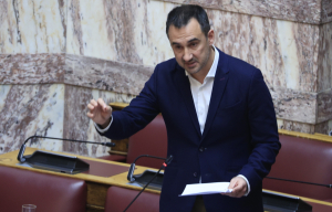 Πρωτοβουλία Χαρίτση για συνάντηση προοδευτικών πολιτικών αρχηγών για τα Τέμπη