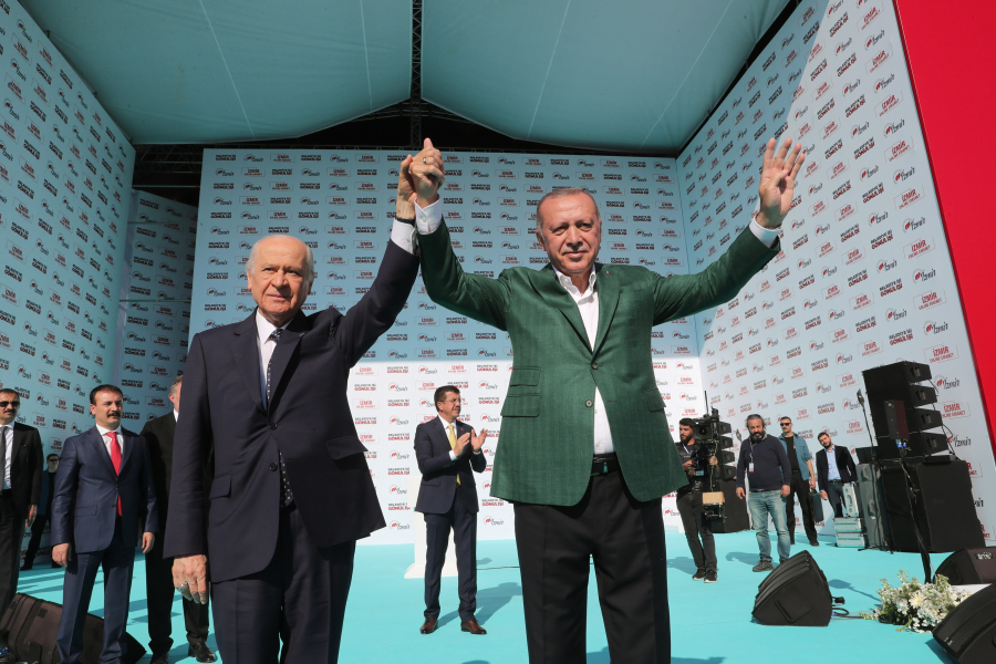 Εκλογές Τουρκία: «Με τη βοήθεια του Αλάχ θα νικήσουμε», το μήνυμα Ερντογάν - «Ευθεία» στήριξη από Μπαχτσελί