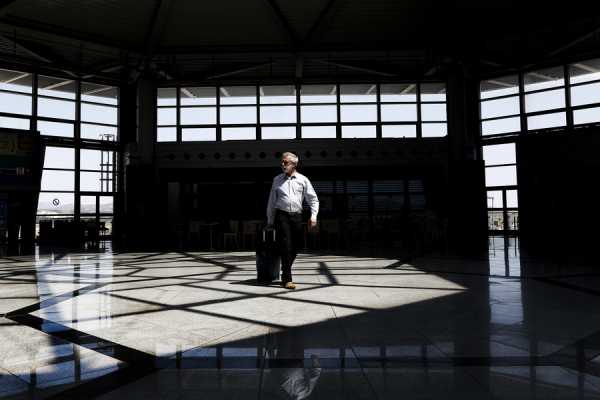 ΤτΕ: Περιορίστηκε το ταξιδιωτικό πλεόνασμα στο δεκάμηνο