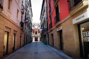 Κορονοϊός: «Παγώνει» στην Ισπανία κάθε μη αναγκαία οικονομική δραστηριότητα