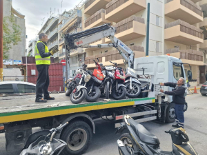 Επιχείρηση απομάκρυνσης εκατοντάδων εγκαταλελειμμένων δικύκλων στον Δήμο Αθηναίων