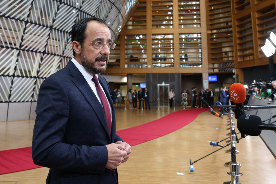 Μπλεγμένοι στο καλώδιο