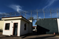 Θήβα: Εξέγερση στις γυναικείες φυλακές Ελαιώνα
