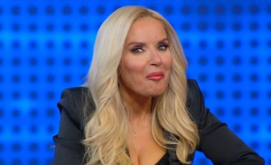 Άφωνη η Μπεκατώρου με ερώτηση στο «Chase» - Η σχέση της Καρντάσιαν με την Πάρις Χίλτον (Βίντεο)