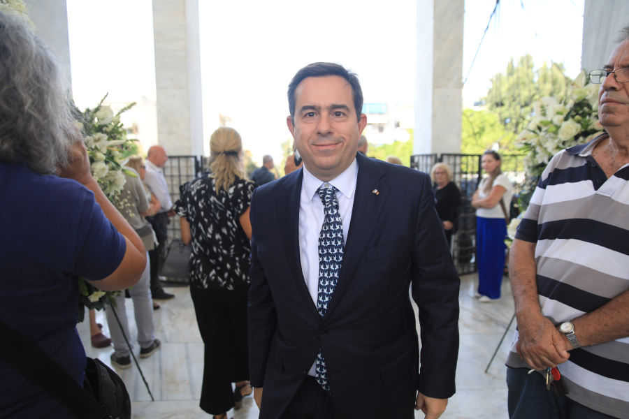 Επισήμως τραμπικός ο Μηταράκης