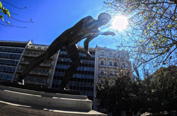 Καιρός: Καλοκαίρι με θερμοκρασίες άνω των 30 βαθμών μέχρι τη Δευτέρα - Έρχονται λασποβροχές από την Τρίτη