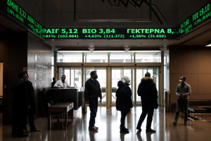 Οριακά κέρδη στο Χρηματιστήριο Αθηνών τη Δευτέρα