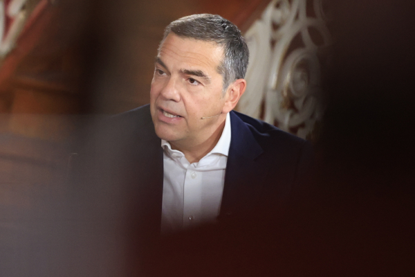 Ο Τσίπρας επικεντρώνει στην κυβέρνηση, ο Καρτερός ξεκαθαρίζει, η Χαριλάου Τρικούπη επιμένει στη σύγκρουση!