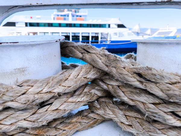 Λιμάνι Ίου: Ταλαιπωρία για εκατοντάδες επιβάτες, πλοίο εμφάνισε βλάβη στον καταπέλτη