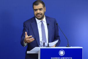 «Ουδέν σχόλιο» Μαρινάκη για Σαμαρά-Καραμανλή - «Μπηχτή» για το «όλα τα κιλά, όλα τα λεφτά»