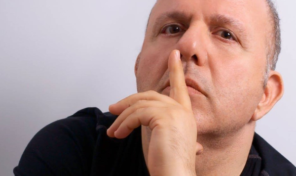 Η Σαμίου απαντά στον Μουρατίδη για το «Διθέσιο» που τραγούδησε χωρίς εσώρουχο