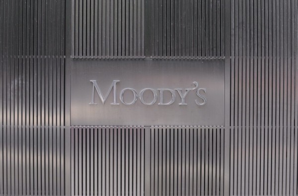 Moody's: Credit positive η χαλάρωση των capital controls