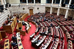 Βουλή: Πυρ ομαδόν στην κυβέρνηση για τα Τέμπη - «Να αποχωρήσετε να ανασάνει ο τόπος»