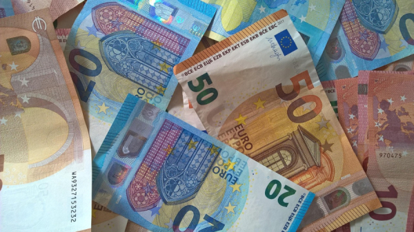 Ξεκίνησε η καταβολή 69,4 εκατ. ευρώ από e-ΕΦΚΑ και ΔΥΠΑ σε περισσότερους από 84.000 δικαιούχους