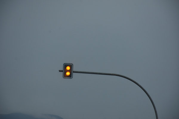 Παλλόμενο πορτοκαλί φανάρι: Τι σημαίνει και τι ισχύει με την προτεραιότητα