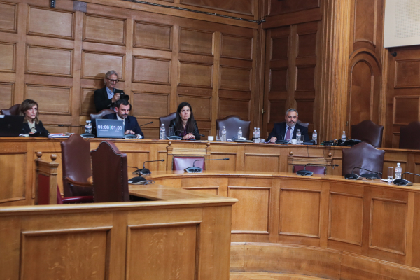 Παρούσα στην εξεταστική η αγρότισσα με τη Ferrari