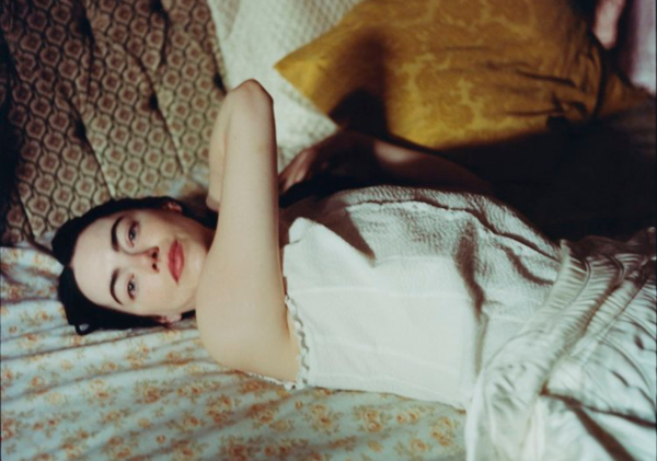 Κυκλοφορεί το πρώτο φωτογραφικό βιβλίο του Γιώργου Λάνθιμου, «Dear God, the Parthenon is still broken»