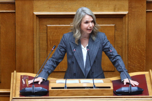 Μ. Αποστολάκη για νέα σύμβαση με Hellenic Train: «Βάζετε ξανά σε δεύτερη μοίρα το δημόσιο συμφέρον και την ασφάλεια των πολιτών»