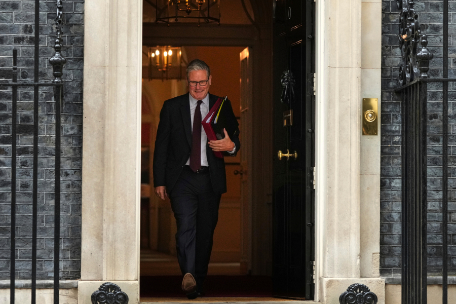 Ντόμινο πολιτικών εξελίξεων στη Βρετανία - Δύο ακόμα υπουργοί εκτός της κυβέρνησης Στάρμερ