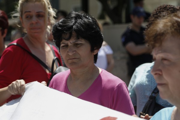 Τα Μνημόνια επιτίθενται στην οικογένεια – Στο «στόχαστρο» οι πολύτεκνοι