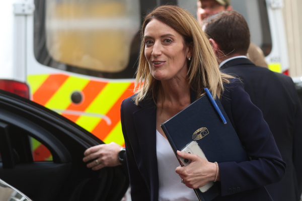 Ρομπέρτα Μέτσολα: Εκ νέου υποψήφια για την προεδρία του Ευρωπαϊκού Κοινοβουλίου