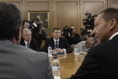 Παραμένουν οι διαφορές στην διαπραγμάτευση – Την Πέμπτη στη Βουλή η ανακεφαλαιοποίηση