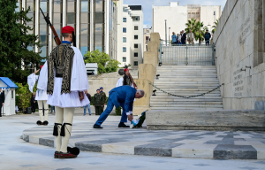 Αντ. Λιάκος: Το μνημείο του Αγνώστου Στρατιώτη είναι εθνικό, όχι στρατιωτικό!