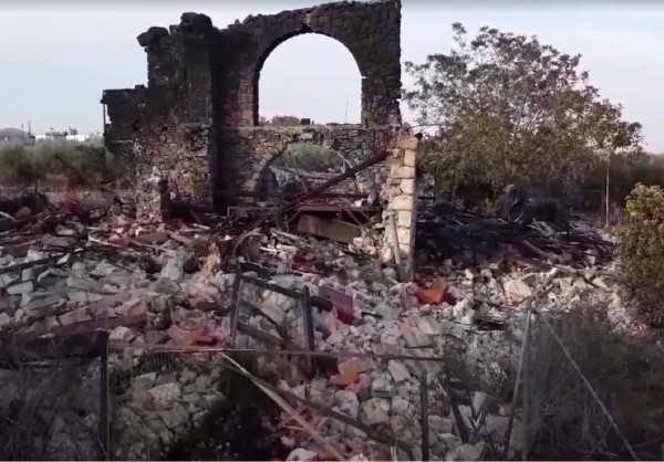 Έκρηξη ισοπέδωσε κτίριο στην Μεσαρά