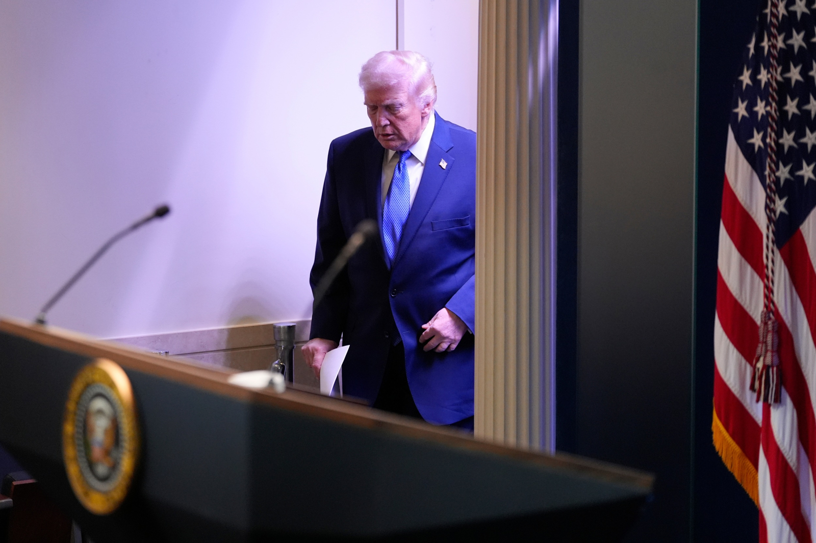 Τραμπ: Επιβάλλω επιπλέον παγκόσμιο δασμό 10% - Γελοία απόφαση, ντροπή για το έθνος οι δικαστές