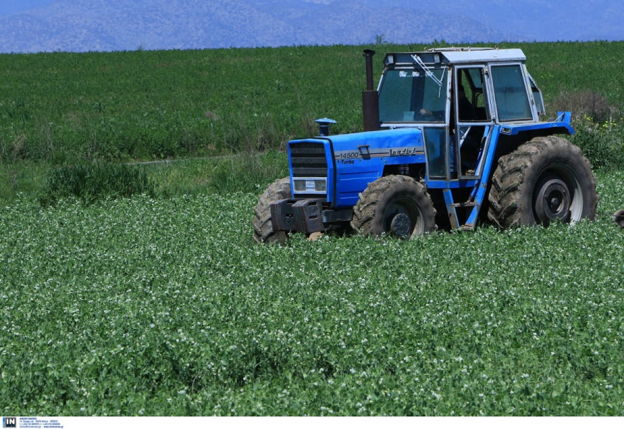 ΥΠΑΑΤ: «Κανένας κίνδυνος απένταξης Νέων Αγροτών λόγω της φετινής ακαρπίας»