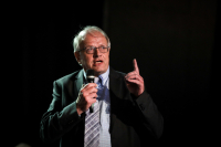 Ο Τσελέντης έβγαλε στη «σέντρα» τον Συνολάκη - «Βολεύονται και τα βαφτιστήρια»